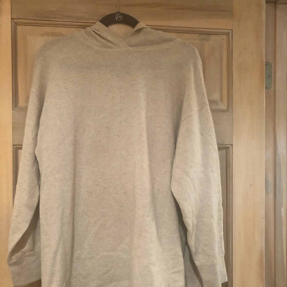 Skull Cashmere cream cashmere sweater.